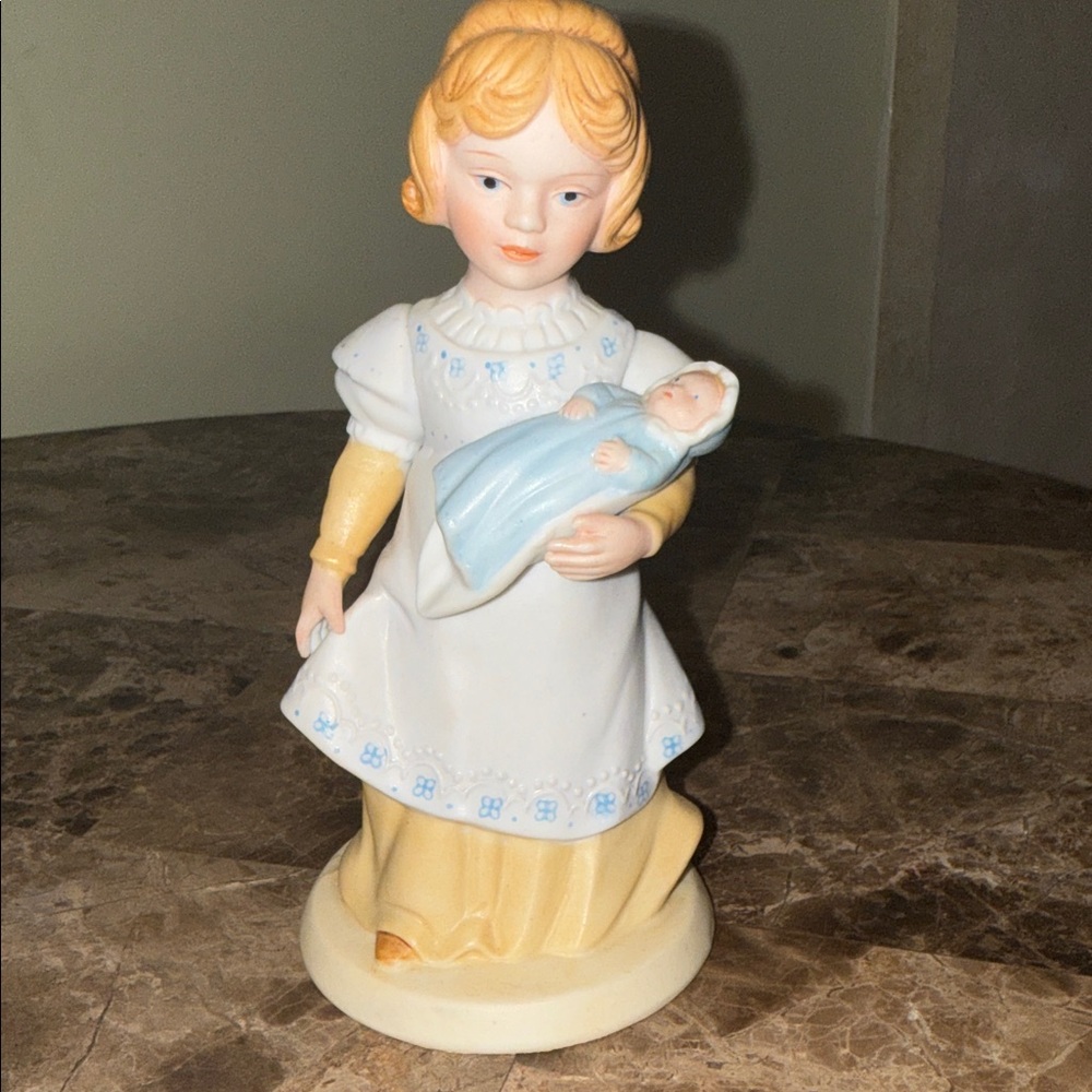 Vintage Porcelain Avon Figurine A Mother’s  Love 1981